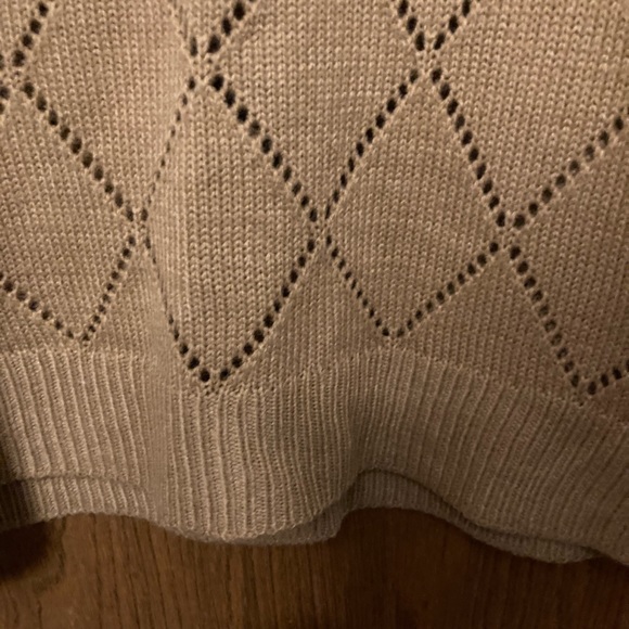👚(bundle 4 items w/👚for $16) Beautiful tan colored knit sweater - Picture 3 of 7